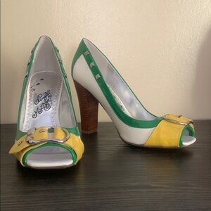 Naughty Monkey 7.5 Green, Yellow, and White Heels 221
